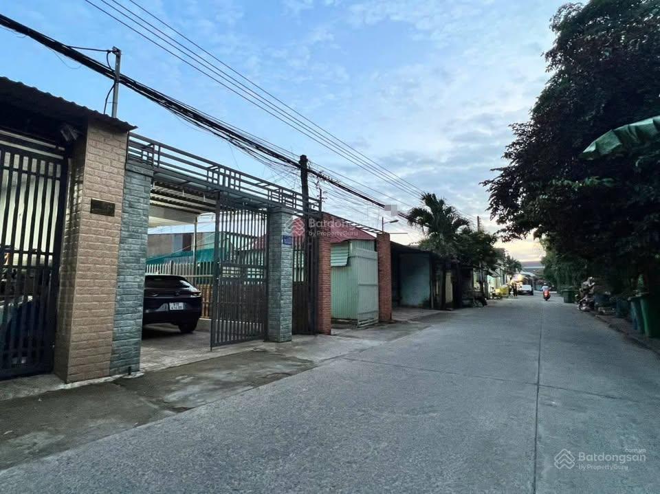 2,1 tỷ cần bán gấp nhà đang cho thuê dương công khi (dt 5x20) sổ hồng riêng