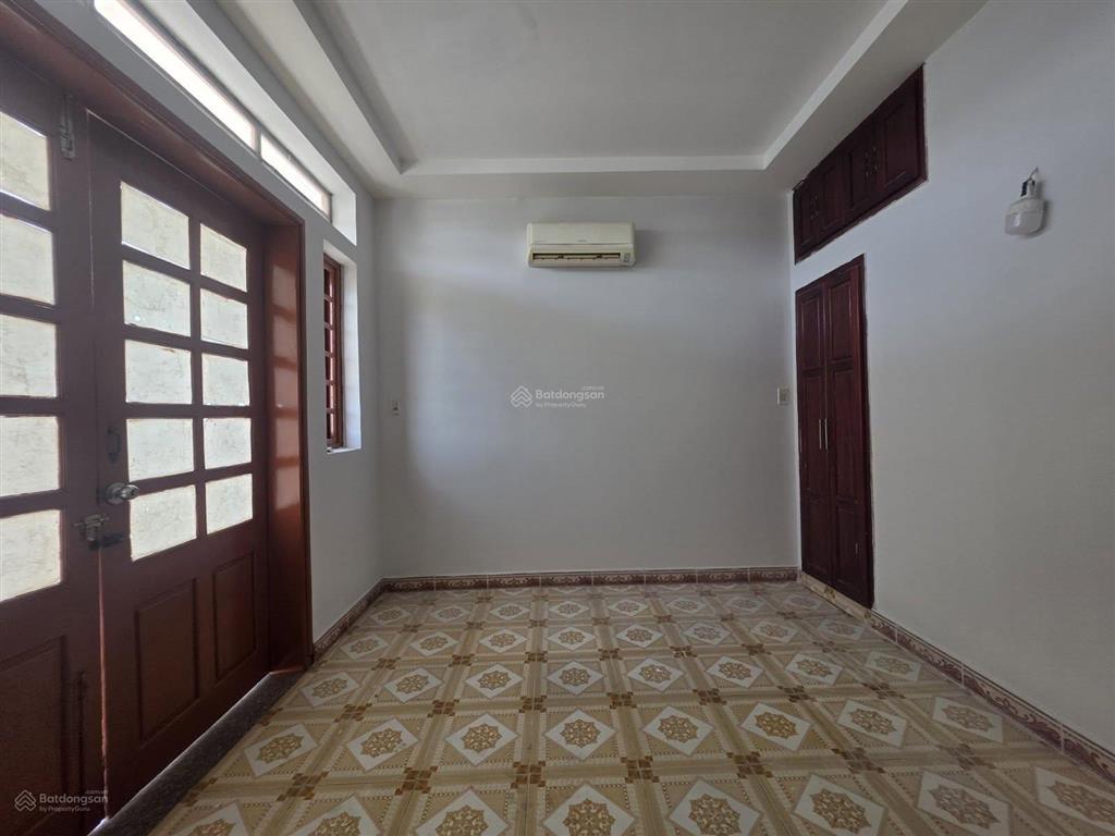 2tỷ bán gấp nhà đang cho thuê dương công khi (dt5x12) sổ hồng riêng