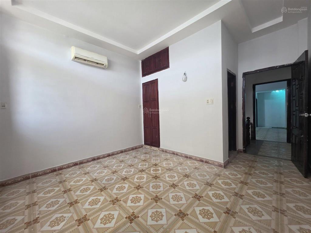 2tỷ bán gấp nhà đang cho thuê dương công khi (dt5x12) sổ hồng riêng