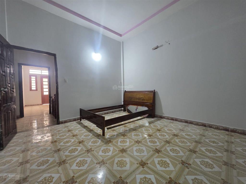 2tỷ bán gấp nhà đang cho thuê dương công khi (dt5x12) sổ hồng riêng