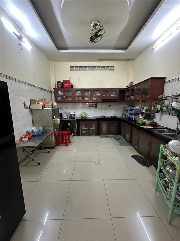 2tỷ3 bán gấp nhà đang cho thuê phan văn hớn (dt 4x20) sổ hồng riêng