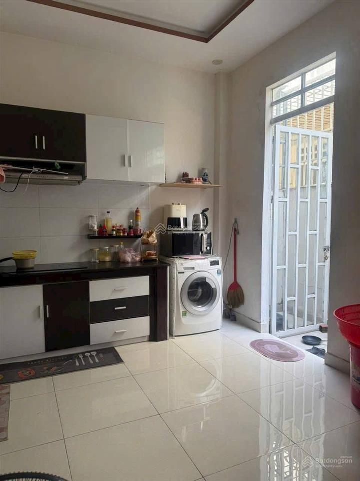 2 tỷ bán gấp nhà đang cho thuê dương công khi (dt 5x20) sổ hồng riêng