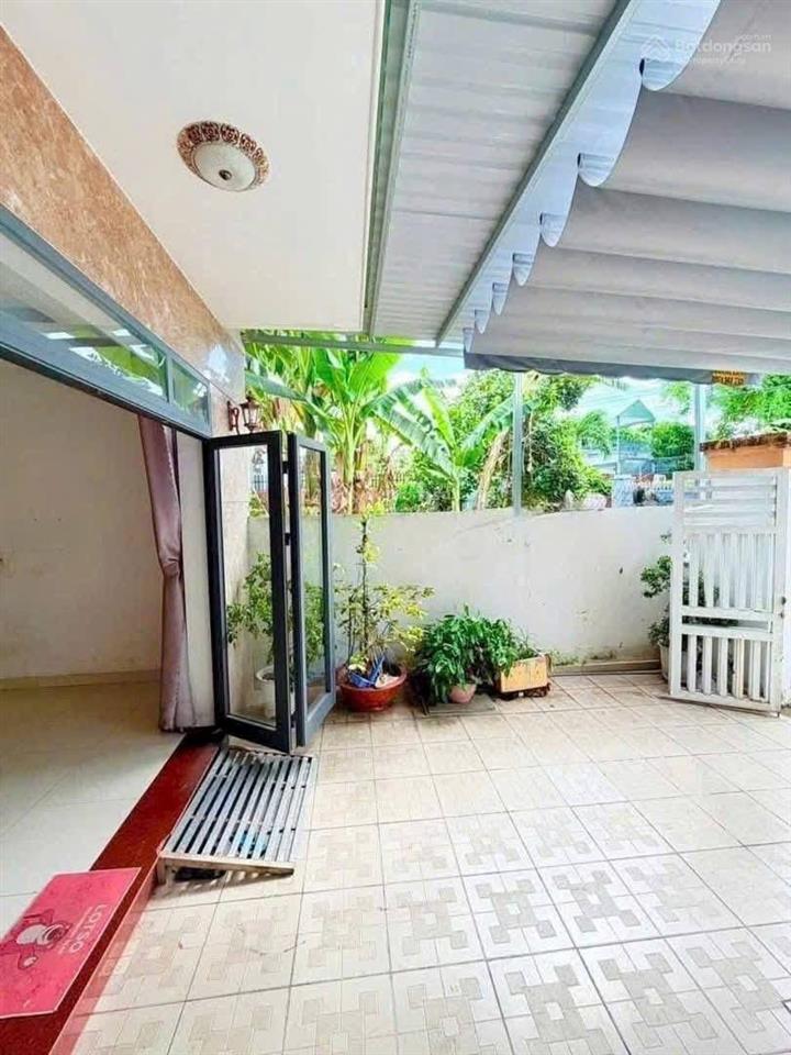 2 tỷ bán gấp nhà đang cho thuê dương công khi (dt 5x20) sổ hồng riêng