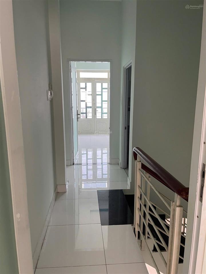 2 tỷ bán nhà đang cho thuê dương công khi (dt 5x20) sổ hồng riêng