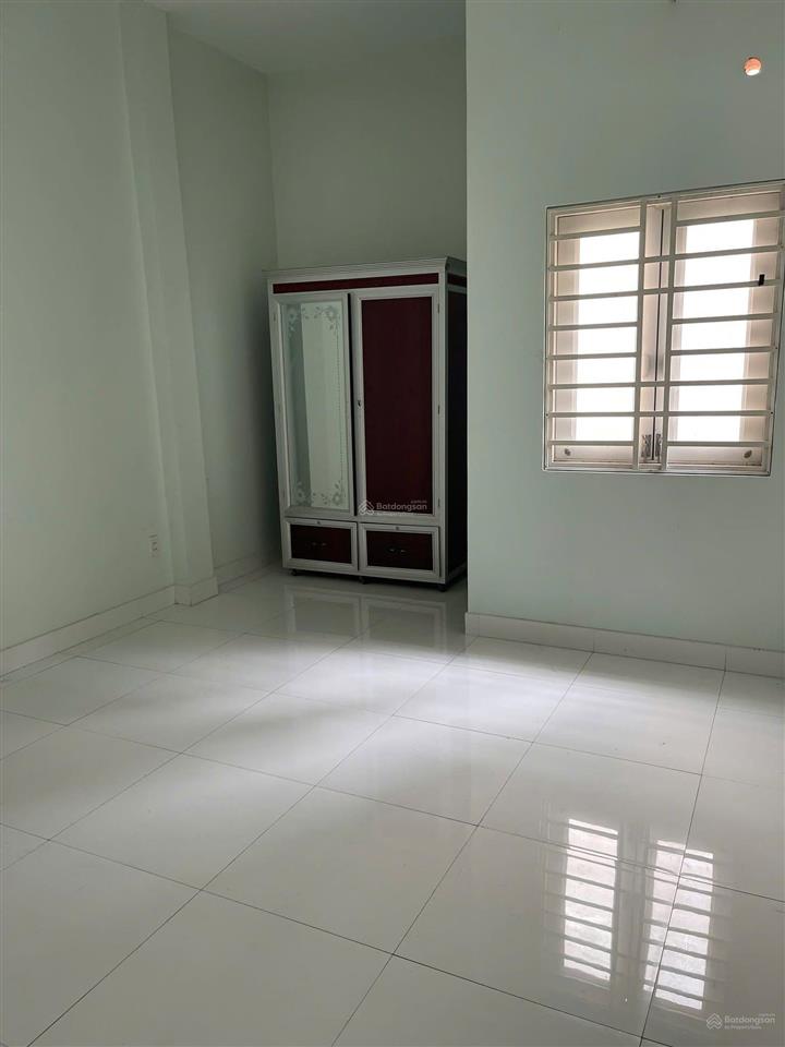 2 tỷ bán nhà đang cho thuê dương công khi (dt 5x20) sổ hồng riêng