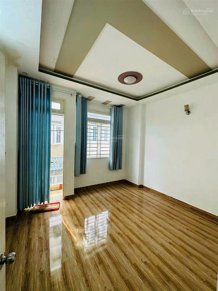 2 tỷ bán gấp nhà đang cho thuê dương công khi (dt 5x20) sổ hồng riêng
