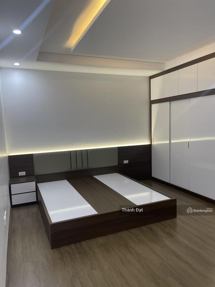 Chính chủ bán căn hộ 3pn 136m2 tầng trung góc đông nam chung cư học viện quốc phòng, giá 10,5 tỷ