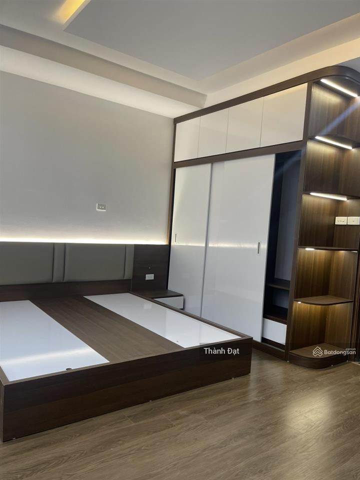 Chính chủ bán căn hộ 3pn 136m2 tầng trung góc đông nam chung cư học viện quốc phòng, giá 10,5 tỷ