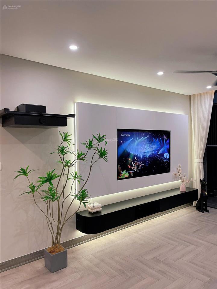 Chính chủ cần bán cc kosmo tây hồ, 9 tỷ vnd, 83m2, 2pn, 2wc, đầy đủ nội thất, có lót xe,view thoáng