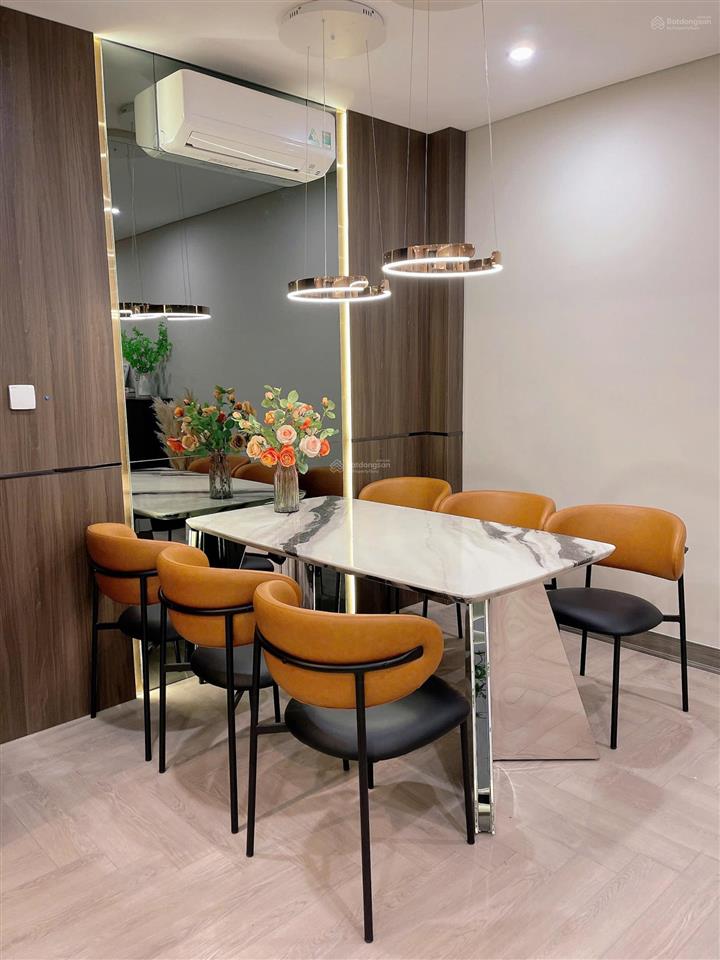 Chính chủ cần bán cc kosmo tây hồ, 9 tỷ vnd, 83m2, 2pn, 2wc, đầy đủ nội thất, có lót xe,view thoáng