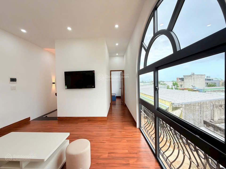 Nhà 2 mặt tiền thoáng mát ô tô tận cửa phường hoà khánh