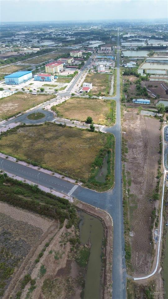 Mặt tiền đối diện khu hành chính xã ngũ lạc  ngang 10m, dài 45m  giá 