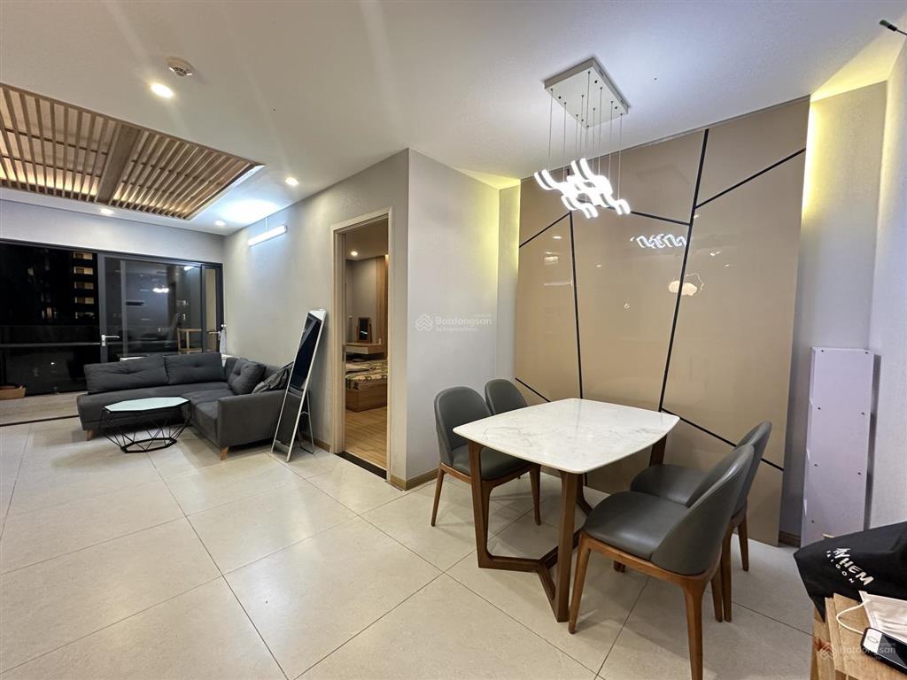Cho thuê căn hộ new city 84 m2, 2 phòng ngủ, giá thuê 19 triệu / tháng.  tú cata 0909 931 ***