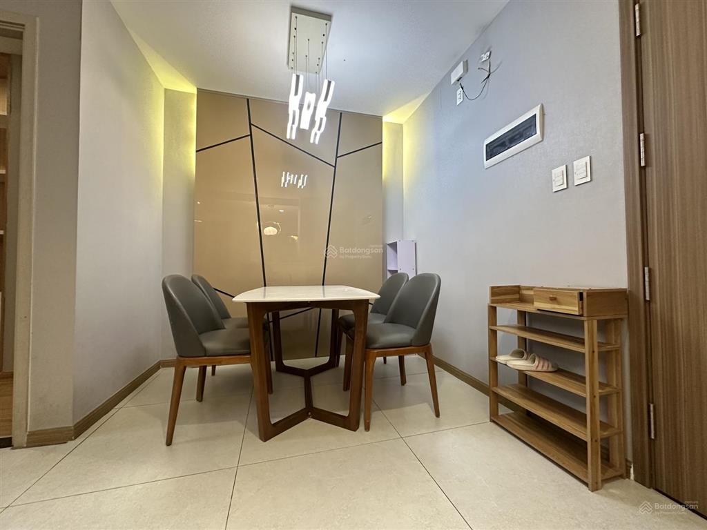 Cho thuê căn hộ new city 84 m2, 2 phòng ngủ, giá thuê 19 triệu / tháng.  tú cata 0909 931 ***