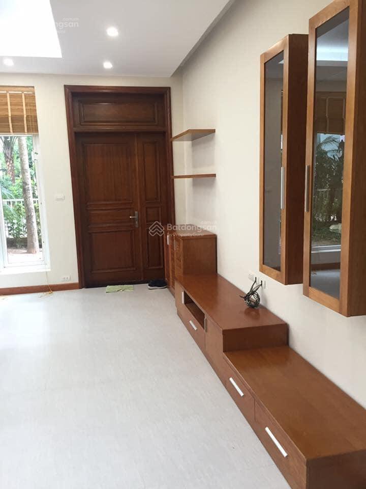 Cho thuê biệt thự việt hưng  long biên 160m2 5 ngủ 4wc full nội thất  vào luôn  giá 27 triệu/th