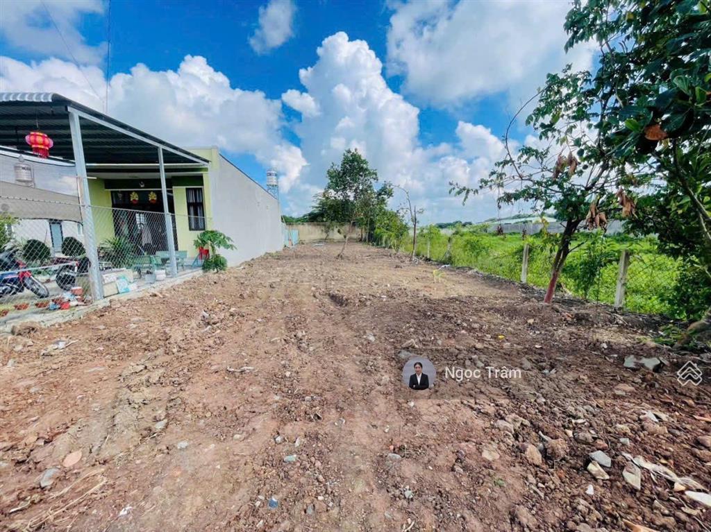 Cần bán đất 428m2  750 triệu đường trần văn chẩm xã tân thông hội huyện củ chi sổ hồng riêng