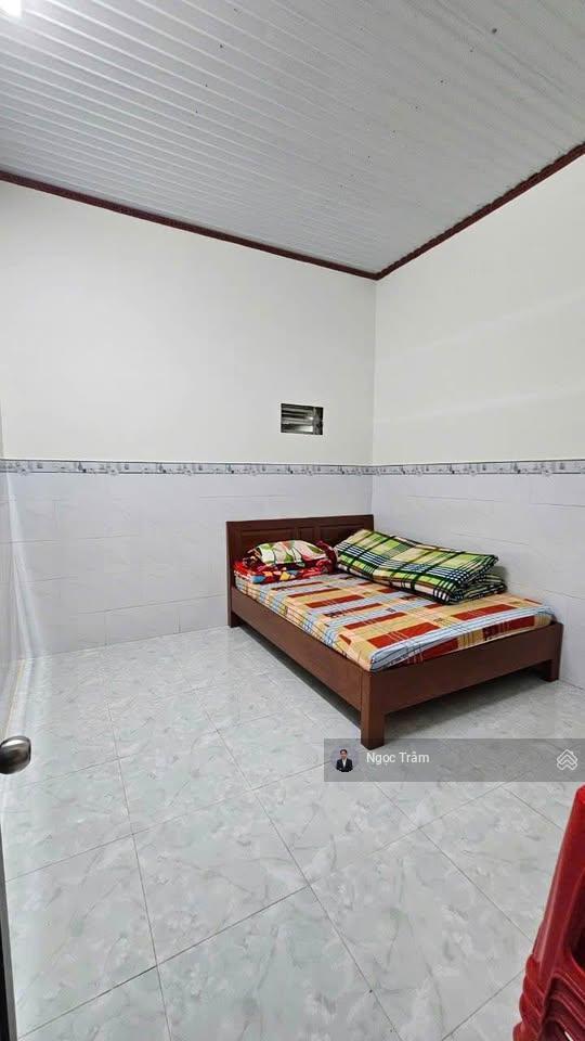 Bán nhà cấp 4, 2pn, 2nvs kiên cố giá 1 tỷ 240, đường nhựa, sổ hồng riêng