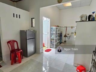 Bán nhà cấp 4, 2pn, 2nvs kiên cố giá 1 tỷ 240, đường nhựa, sổ hồng riêng