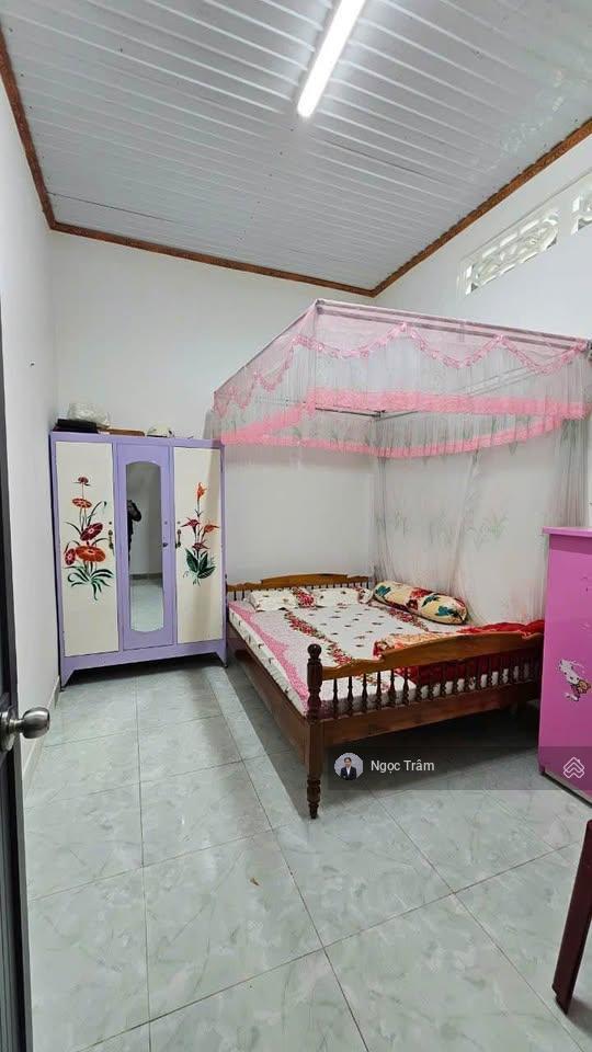 Bán nhà cấp 4, 2pn, 2nvs kiên cố giá 1 tỷ 240, đường nhựa, sổ hồng riêng