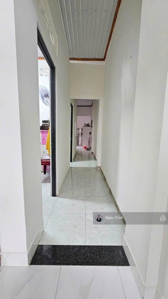 Bán nhà cấp 4, 2pn, 2nvs kiên cố giá 1 tỷ 240, đường nhựa, sổ hồng riêng