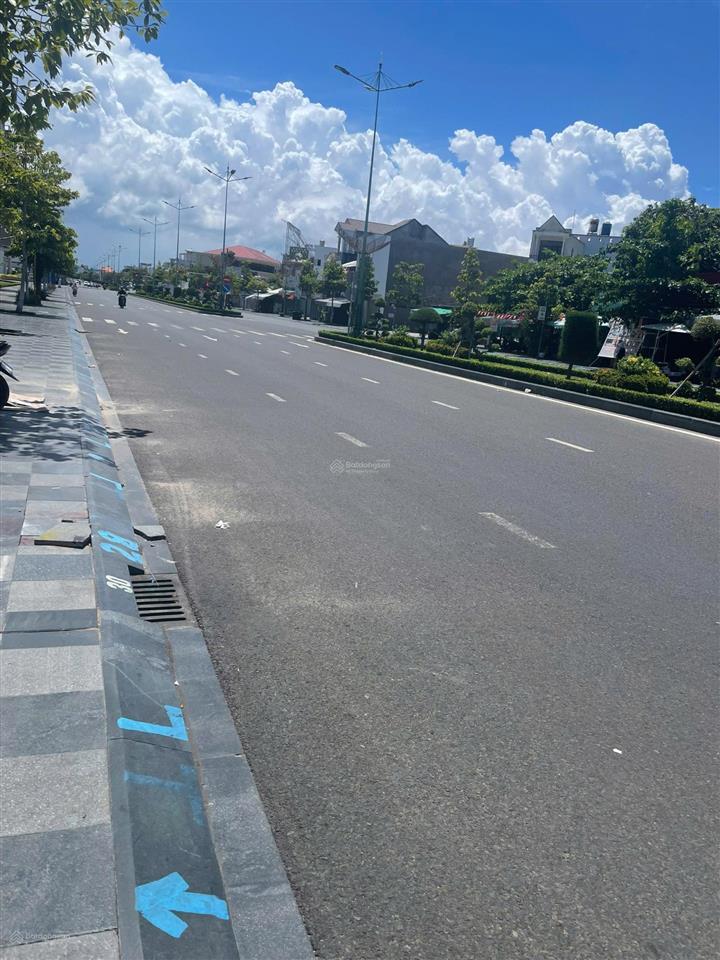 Bán nhanh 300m2 thổ cư mặt tiền đường nguyễn thông  mũi né