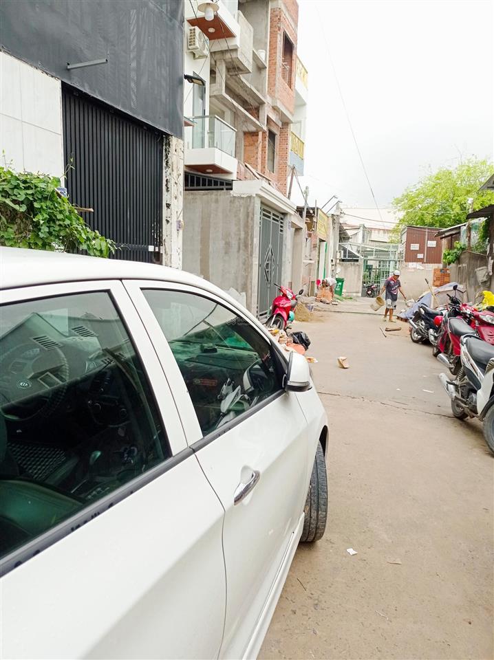 Lê văn việt, tp thủ đức  nhà đẹp 3 tầng  hẻm xe hơi 5m