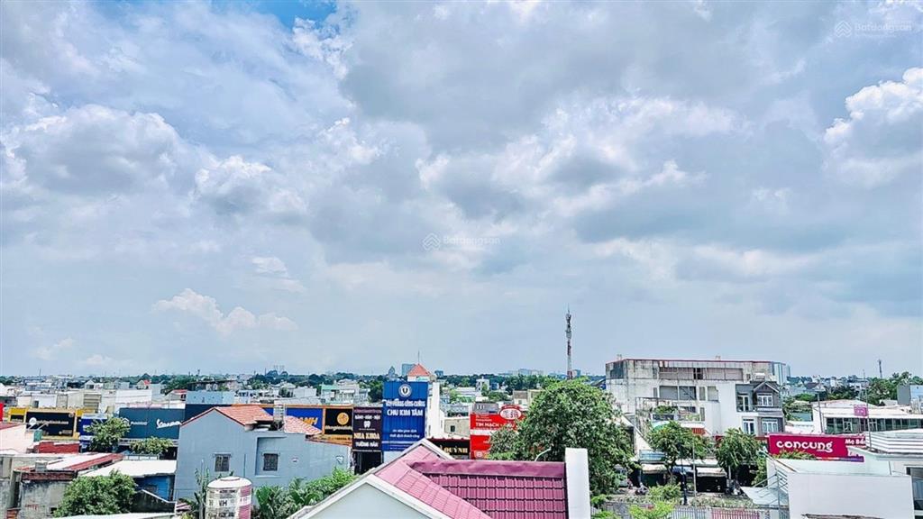 Lê văn việt, tp thủ đức  nhà đẹp 3 tầng  hẻm xe hơi 5m