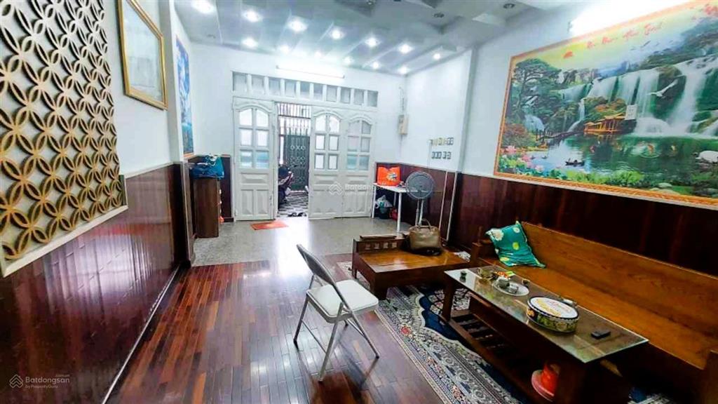 Chào bán gần 200m² mặt tiền cầu xây, lê văn việt ngang 9m, hiện trạng nhà c4 giá 9.5 tỷ.