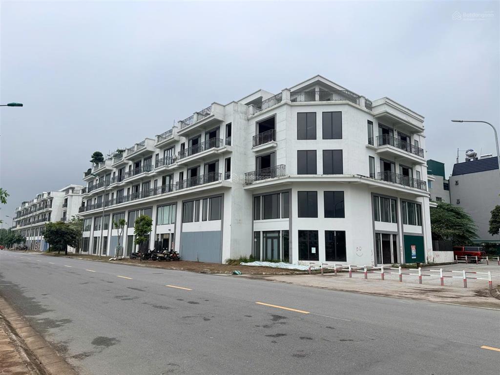 Cần bán căn góc shophouse siêu đẹp mặt phố nguyễn mậu tài dự án metropolitan gia lâm siêu tiện ích