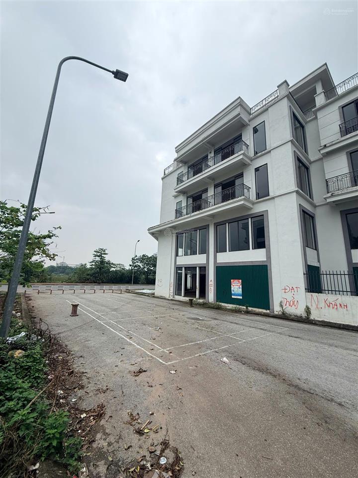 Cần bán căn góc shophouse siêu đẹp mặt phố nguyễn mậu tài dự án metropolitan gia lâm siêu tiện ích