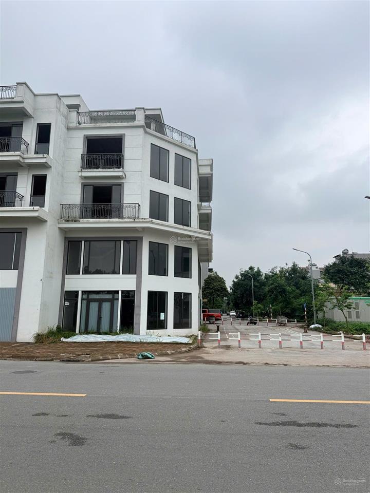 Cần bán căn góc shophouse siêu đẹp mặt phố nguyễn mậu tài dự án metropolitan gia lâm siêu tiện ích