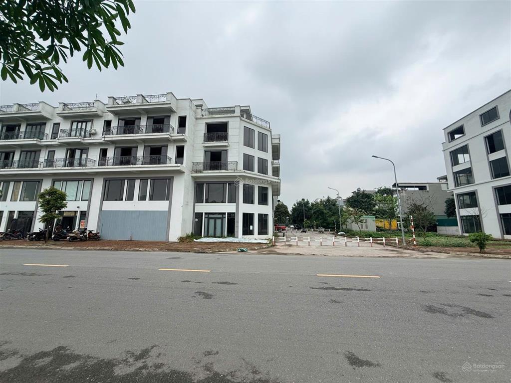 Cần bán căn góc shophouse siêu đẹp mặt phố nguyễn mậu tài dự án metropolitan gia lâm siêu tiện ích