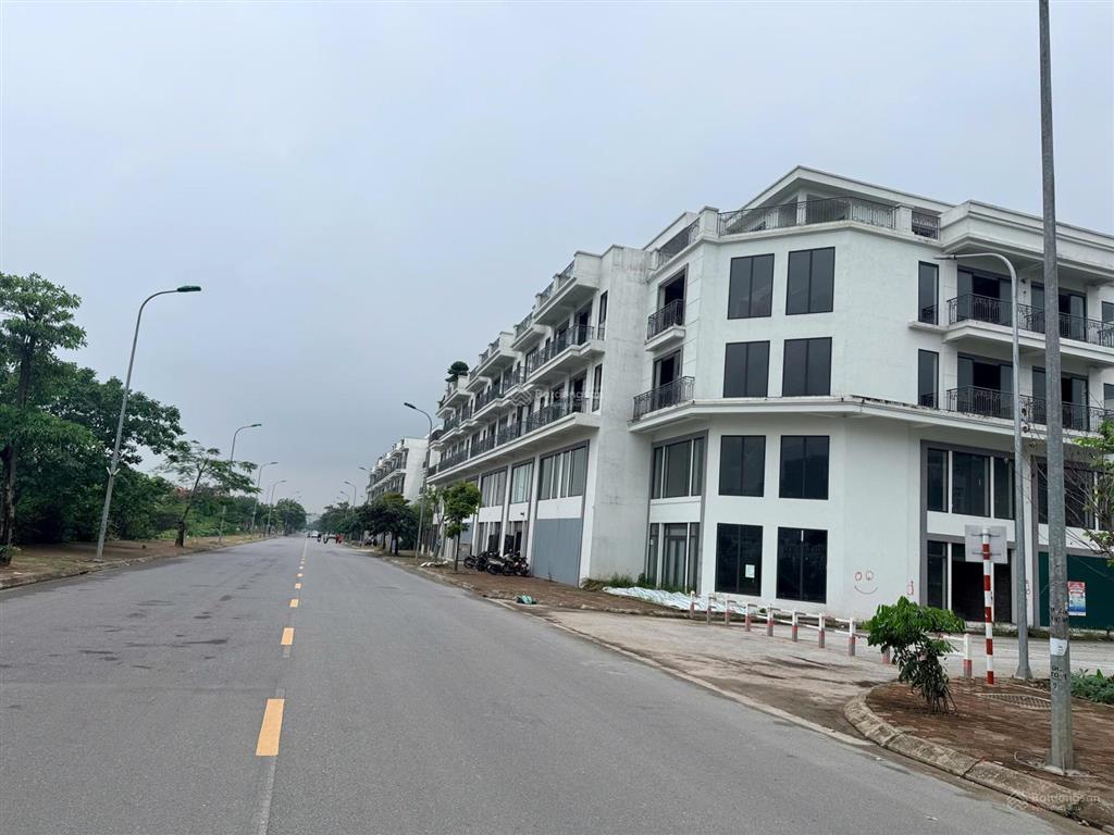 Cần bán căn góc shophouse siêu đẹp mặt phố nguyễn mậu tài dự án metropolitan gia lâm siêu tiện ích
