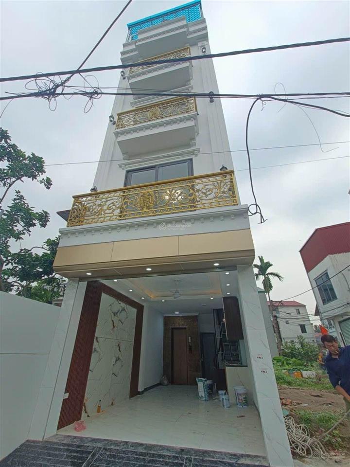 Nhà mới toanh  thang máy  gara ô tô