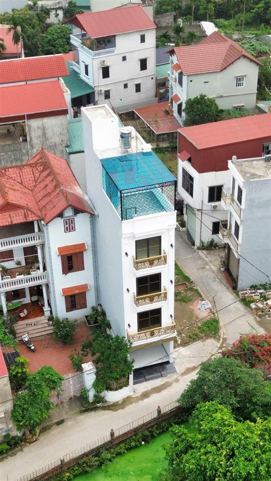 Nhà mới toanh  thang máy  gara ô tô