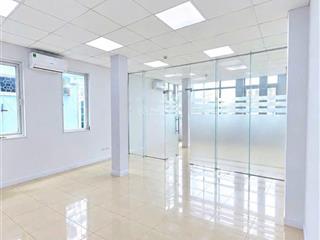 Chính chủ cho thuê văn phòng hoàng quốc việt 55m2 chỉ 10 tr/th, lô góc  thoáng