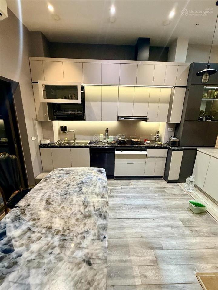 Nhỉnh 20 tỷ nhà phân lô trung kính cầu giấy 50m2, 5t, mt 5m ô tô vào nhà.