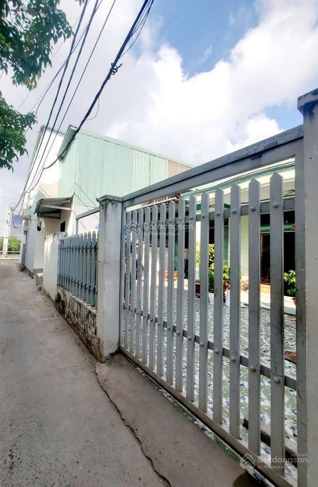 Chính chủ cần bán nhà tại tân hiệp hóc môn hxh 6m dtich 65m2, giá 1 tỷ 9