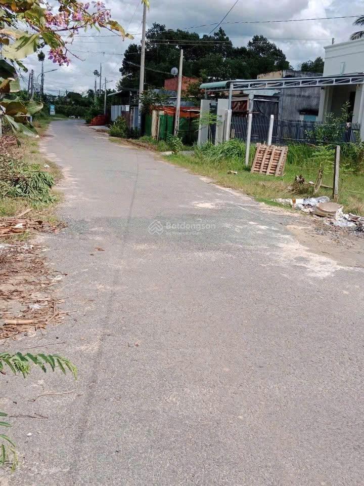 Bán nhà gần cầu vượt củ chi, trung tâm thị trấn, giá 1 tỷ4