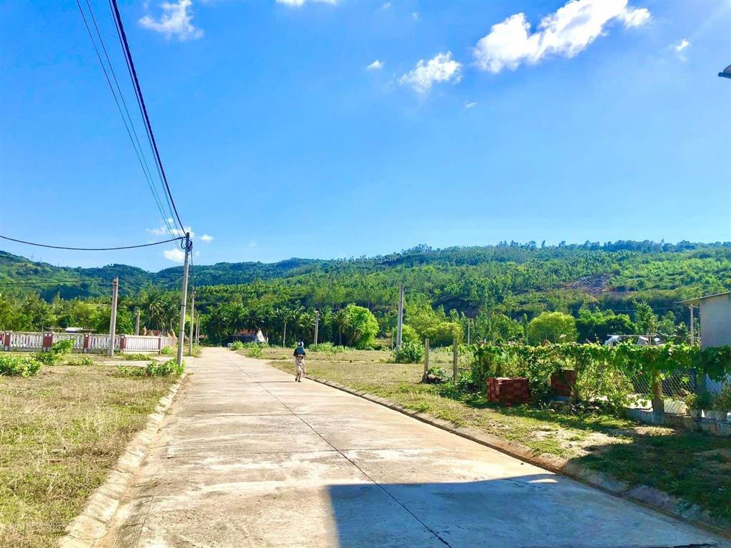 Cần bán 200m2 tái định cư đồng đèo, tuy an. sát quốc lộ 1a, gần trạm thu phí