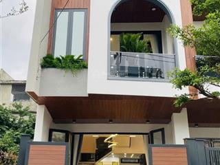 Mình chính chủ cần bán căn nhà 3 tầng, mặt tiền đường nguyễn thúy, p. hòa minh. dt  65m