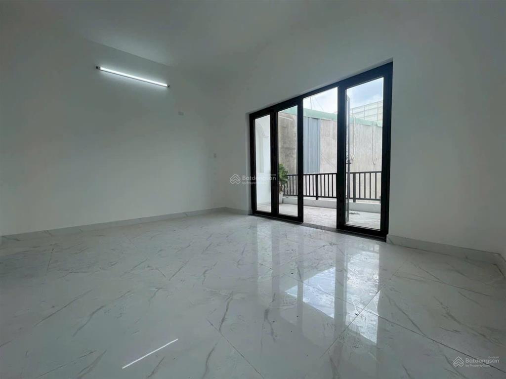 Siêu hiếm, nhà 2 tầng, 69m2, cách mặt tiền kha vạn cân chỉ vài bước chân, sân đậu xe hơi, nhỉnh 4tỷ
