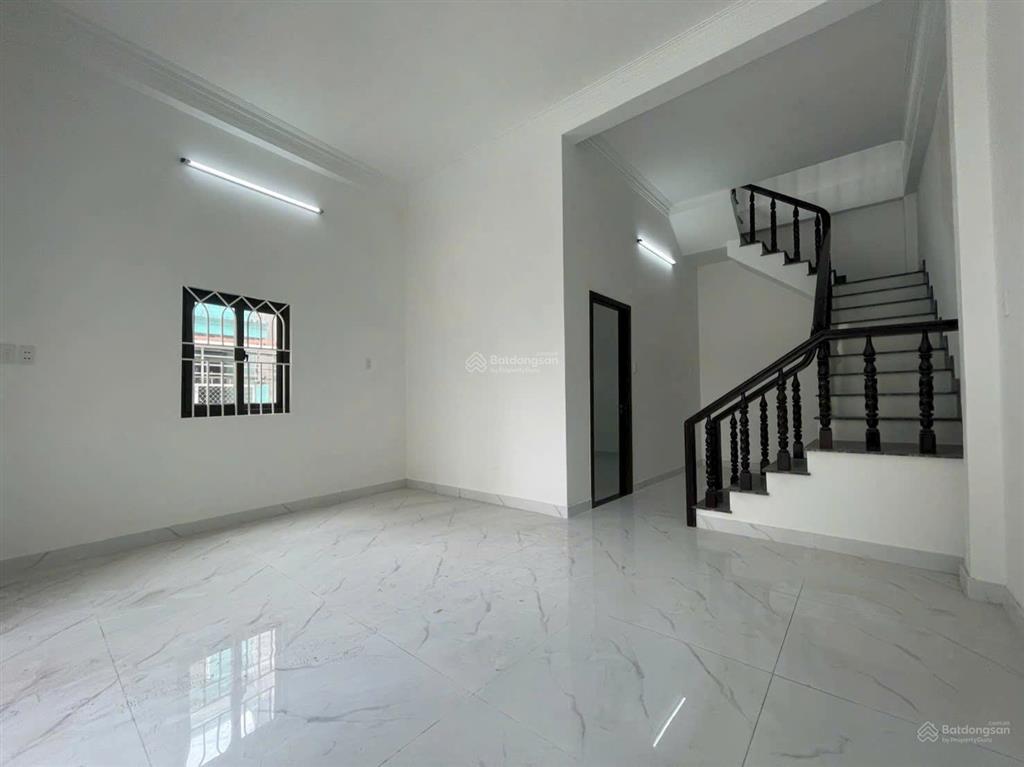 Siêu hiếm, nhà 2 tầng, 69m2, cách mặt tiền kha vạn cân chỉ vài bước chân, sân đậu xe hơi, nhỉnh 4tỷ