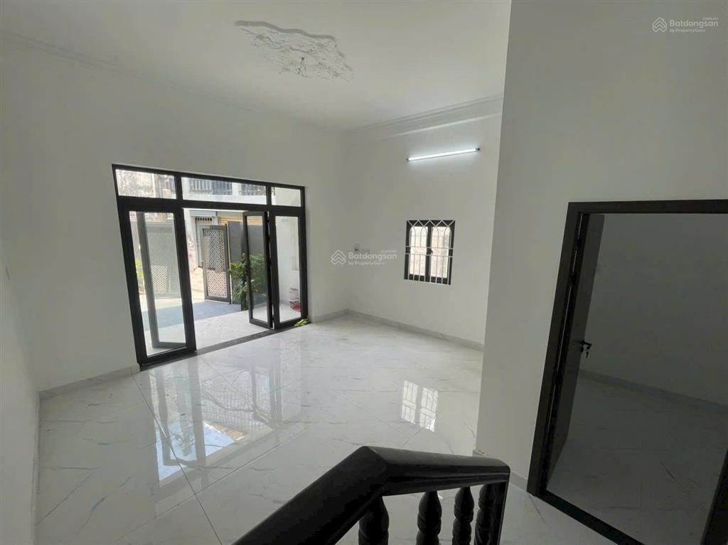 Siêu hiếm, nhà 2 tầng, 69m2, cách mặt tiền kha vạn cân chỉ vài bước chân, sân đậu xe hơi, nhỉnh 4tỷ