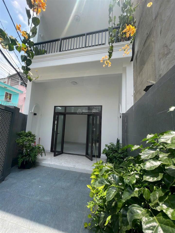 Siêu hiếm, nhà 2 tầng, 69m2, cách mặt tiền kha vạn cân chỉ vài bước chân, sân đậu xe hơi, nhỉnh 4tỷ