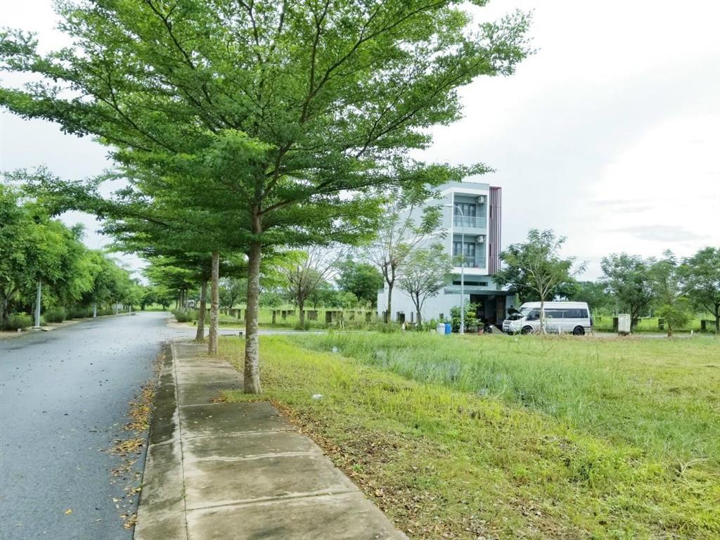 Hiếm 1 nền kdc nhơn đức gần trường đại học, 5x19m, sổ đỏ cđt, giá chốt 3,999 triệu.  0902 747 ***