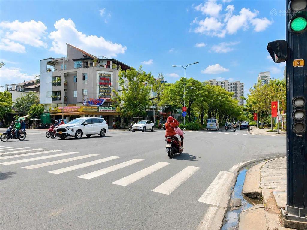Hot! chỉ 1 lô hiếm có mt hoàng quốc việt, 6x22m, giá chỉ 18,8 tỷ, mt đường 30m.  0902 747 *** tuấn