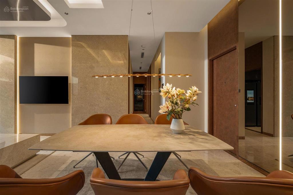 Siêu phẩm  cần bán căn 2pn 83,3m2 tầng 14 regal complex view villa, sông cổ cò  sổ hồng lâu dài