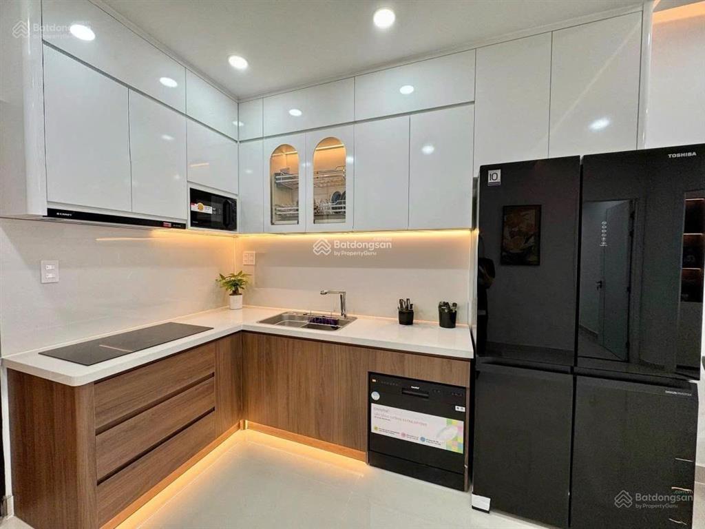 Chính chủ bán căn hộ miếu nổi, 68m2, 2pn 1wc, có sổ, đầy đủ tiện nghi