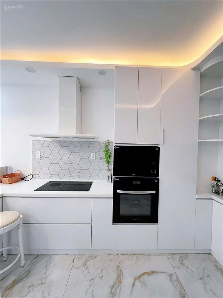 Chính chủ bán căn hộ miếu nổi, 68m2, 2pn 1wc, có sổ, đầy đủ tiện nghi